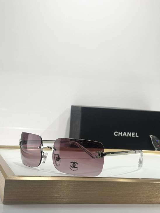 Picture of Chanel Sunglasses _SKUfw76990403fw